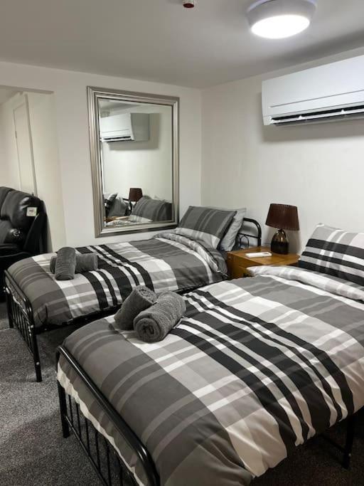 Studio Flat Twin - Town Centre Merthyr Tydfil Esterno foto